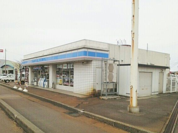 コンビニ　ローソン（コンビニ）まで680m