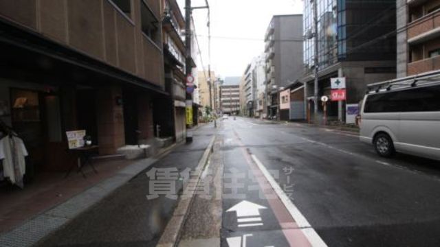 コンビニ　セブンイレブン　ハートインJR京都駅中央改札口店（コンビニ）まで166m