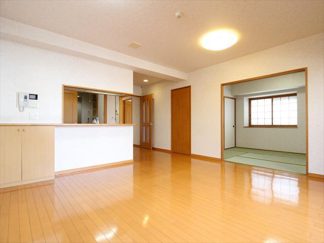 居室・リビング　松山市千舟町　Ｊ’ｃｉｔｙ千舟　リビング