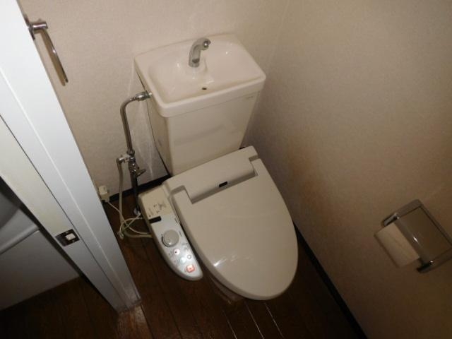 トイレ　もちろんウォシュレット付きです