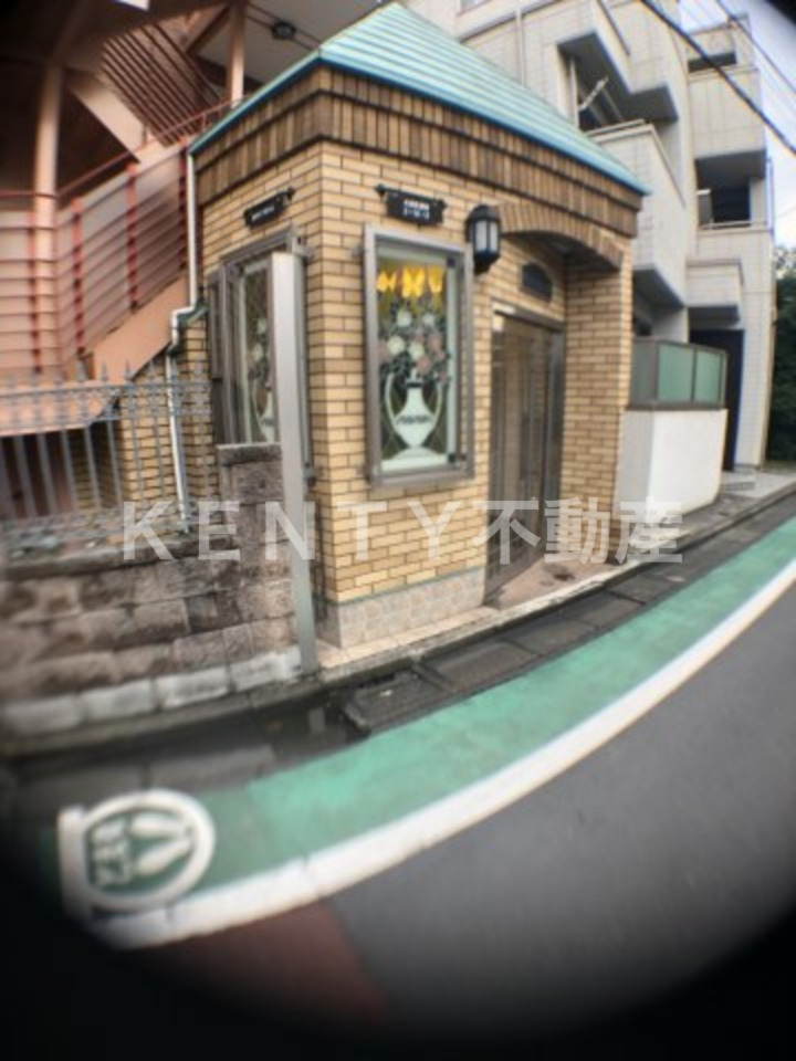 エントランス　建物の内部です