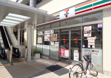 コンビニ　セブンイレブン 京急ST蒲田東口駅前広場店（コンビニ）まで332m