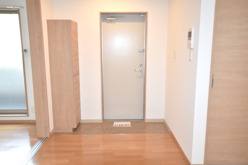 玄関　参考写真です（別タイプの間取り）