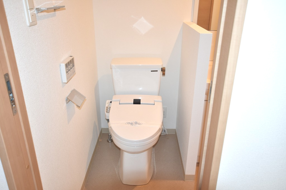 トイレ　参考写真です（別タイプの間取り）
