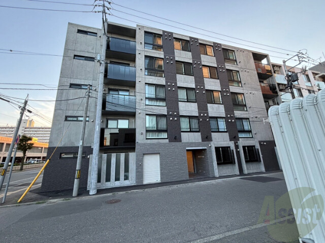 建物外観　札幌市北区北二十五条西「ラ・アクシア６」