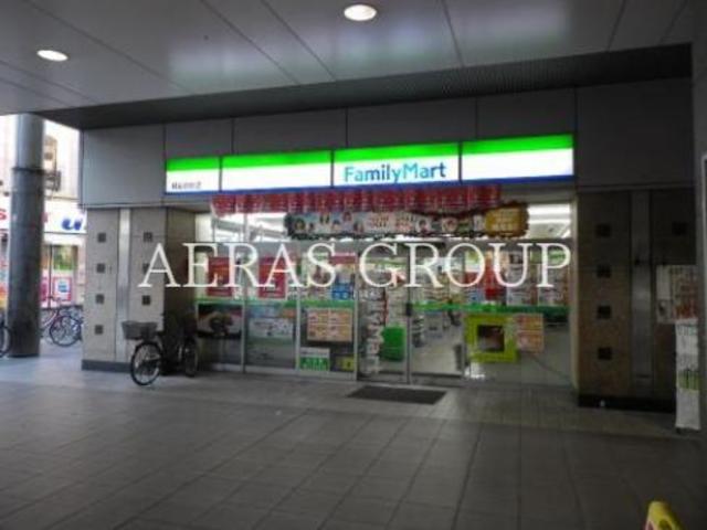 コンビニ　ファミリーマート越谷駅前店（コンビニ）まで223m