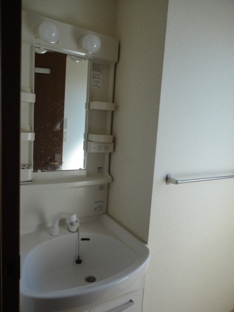 洗面設備　写真は別部屋のものです