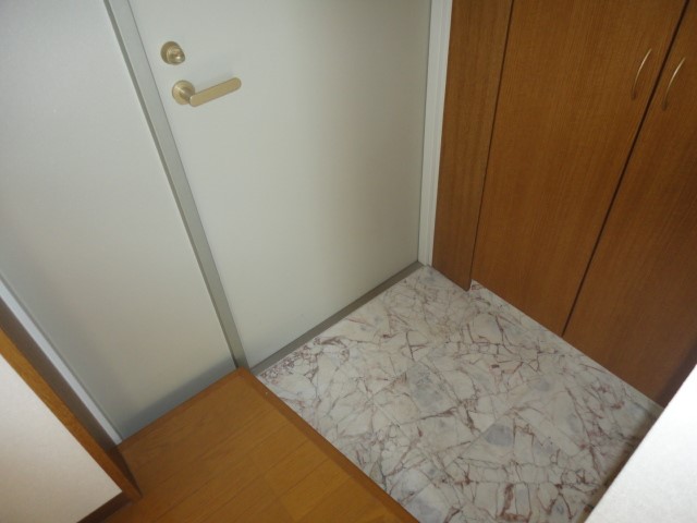 玄関　写真は別部屋のものです