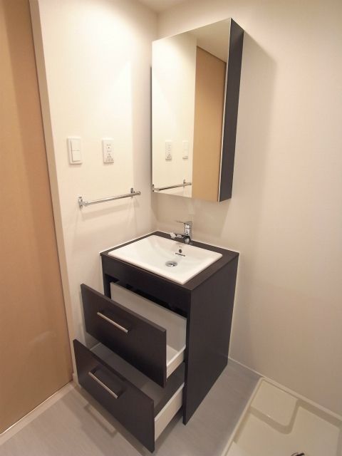 洗面設備　別部屋参照写真