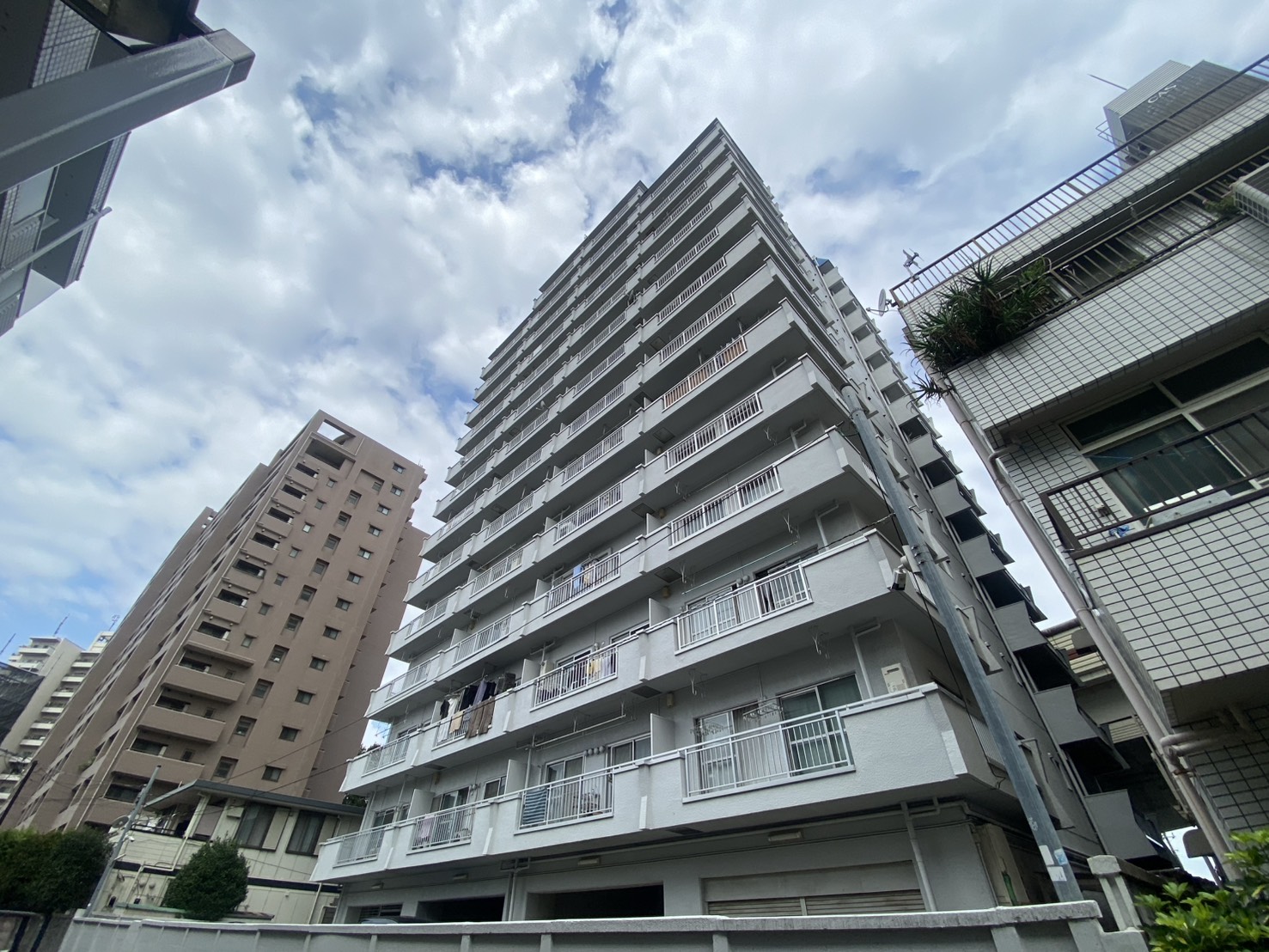 マンション第2明大前の外観写真