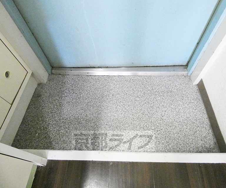 玄関　段差低めな玄関になります。