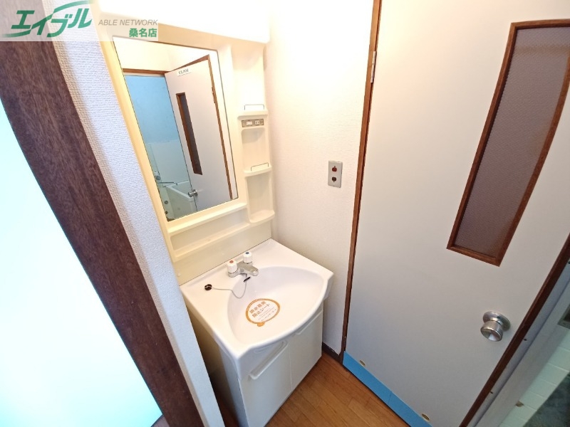 洗面設備　別部屋参考写真です