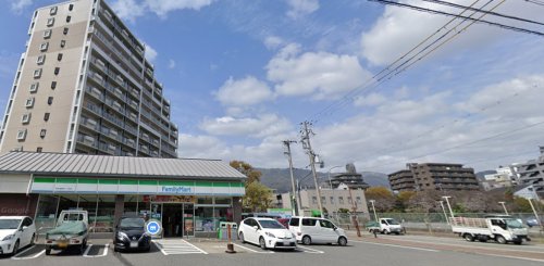 コンビニ　ファミリーマート 新在家南町一丁目店（コンビニ）まで487m