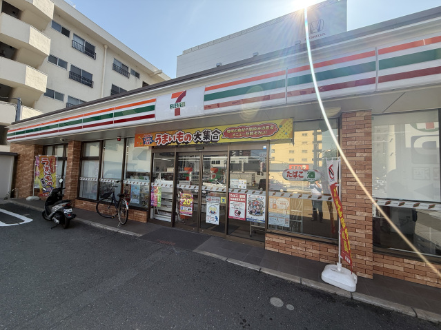 コンビニ　セブンイレブン吹田南金田1丁目店（コンビニ）まで306m