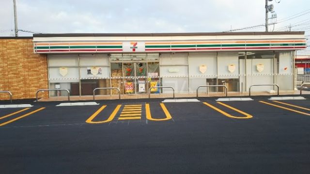 コンビニ　セブンイレブン四日市天カ須賀店（コンビニ）まで591m