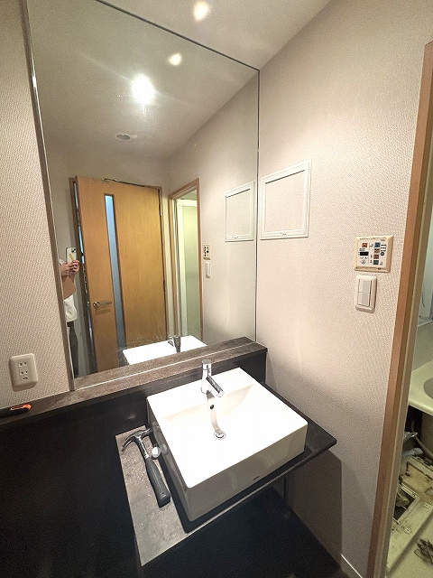 洗面設備　内装クリーニング中
