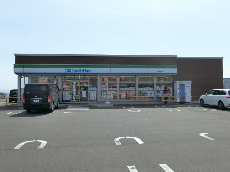 コンビニ　ファミリーマート函館金堀町店（コンビニ）まで112m