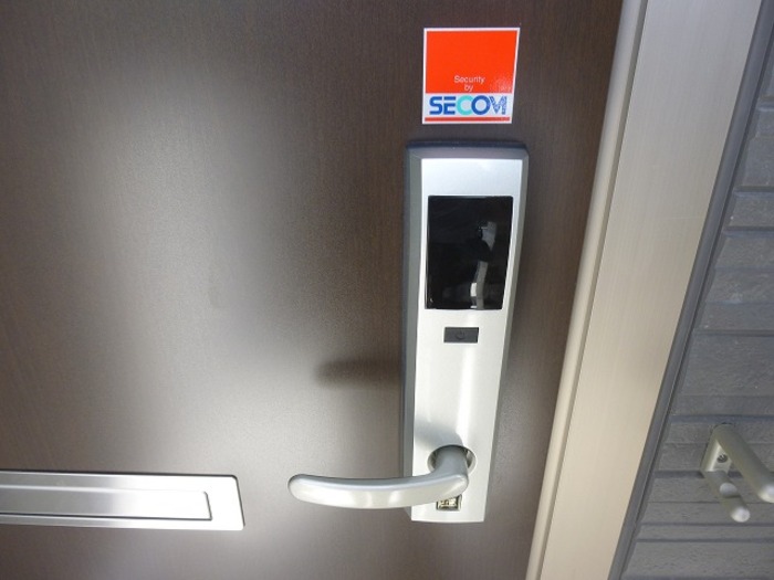 玄関　玄関錠はＩＣカードキー