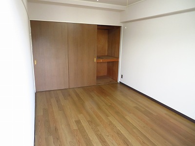 トーア早稲田マンションの居間写真