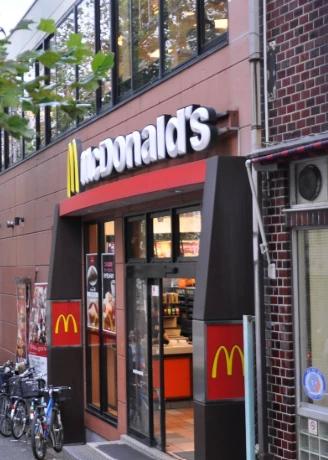 飲食店　マクドナルド 白山駅前店（飲食店）まで264m