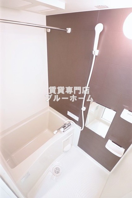 バス・シャワールーム　浴室乾燥機付きで雨の日の洗濯に困らない！