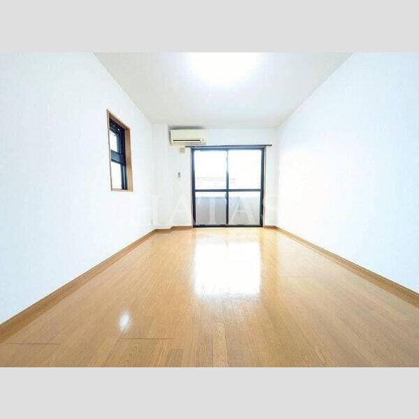 居室・リビング　同物件別部屋です
