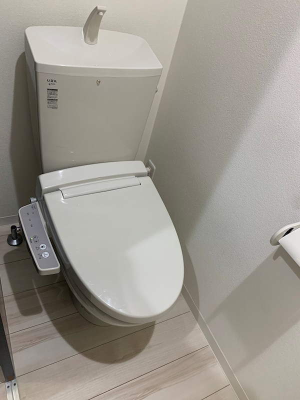 トイレ　温水洗浄便座