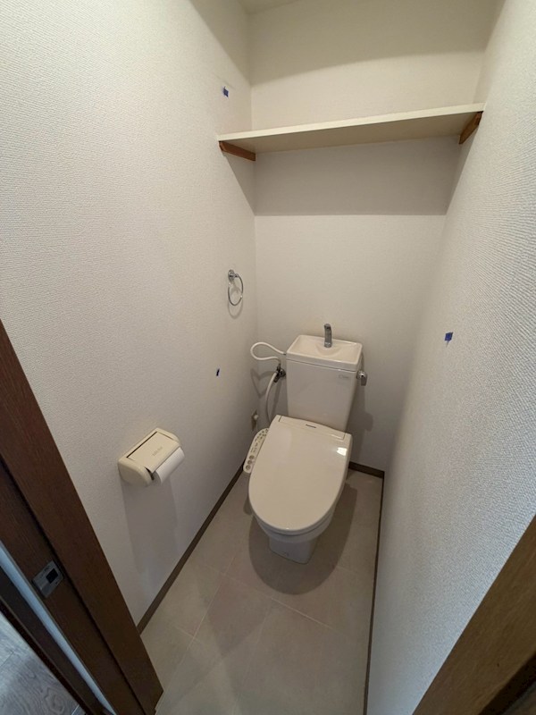 都営大江戸線 練馬春日町駅 徒歩14分 4階建 築30年のトイレ写真