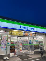 コンビニ　ファミリーマート中野中央五丁目店（コンビニ）まで265m