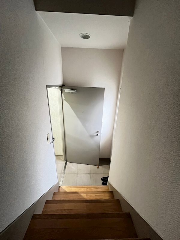 村上ビルの玄関写真