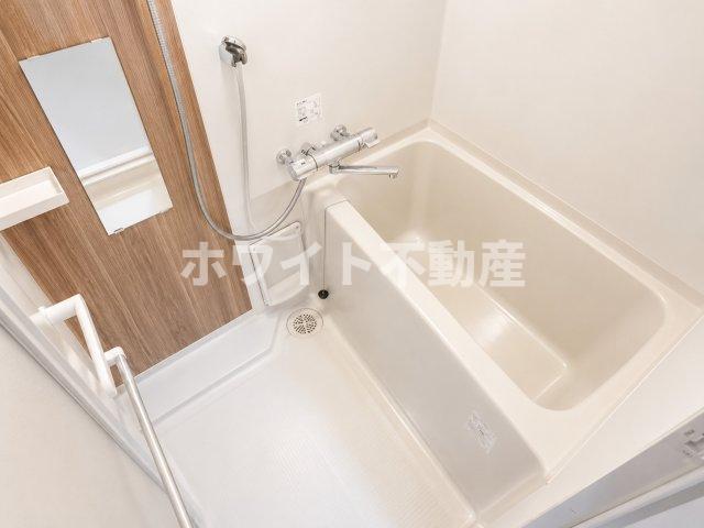 地下鉄谷町線 谷町四丁目駅 徒歩5分 13階建 築12年の風呂写真