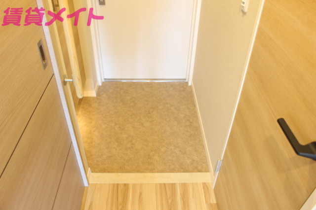 玄関　別部屋の写真です