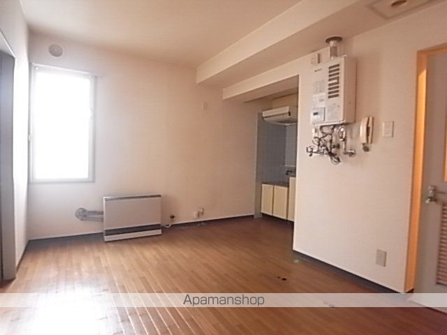 エステート美和南4条の居間写真