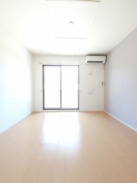 クラール宇津木台の居間写真