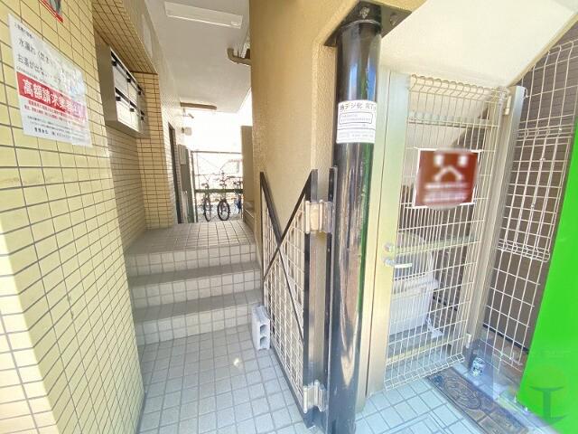 阪急京都線 上新庄駅 徒歩7分 4階建 築38年の外観写真