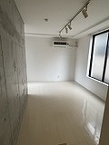 礼敷ゼロゼロ エクサム初台 デザイナーズ Jの居間写真