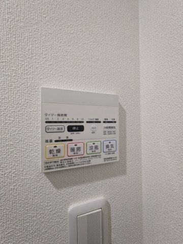その他設備　雨の日でも安心の浴室乾燥機付きです♪
