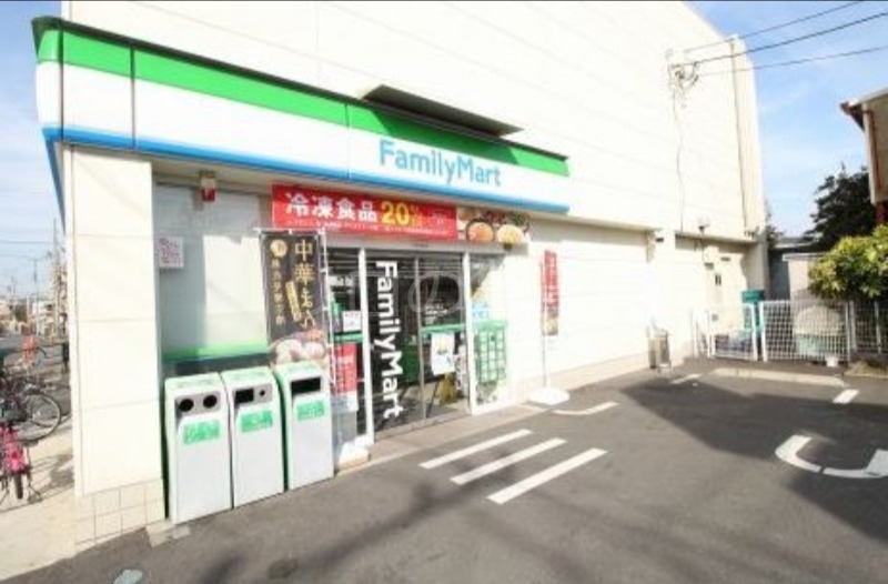 コンビニ　ファミリーマート大田新蒲田二丁目店（コンビニ）まで218m