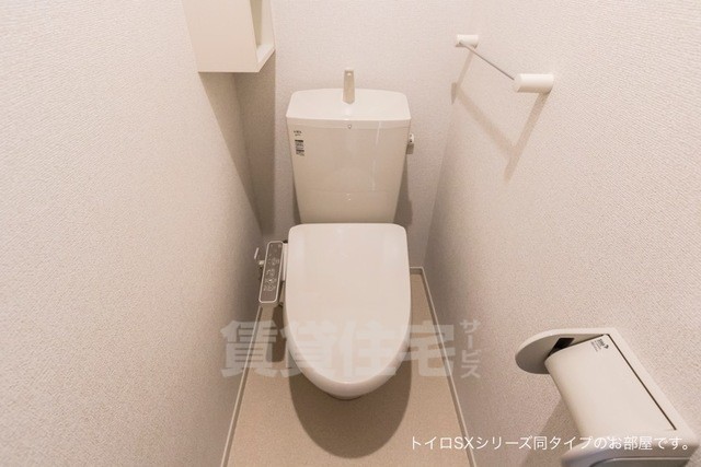 南海高野線 初芝駅 徒歩17分 2階建 築5年のトイレ写真