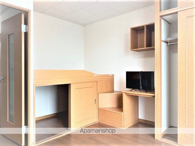 レオパレスYAMAの居間写真