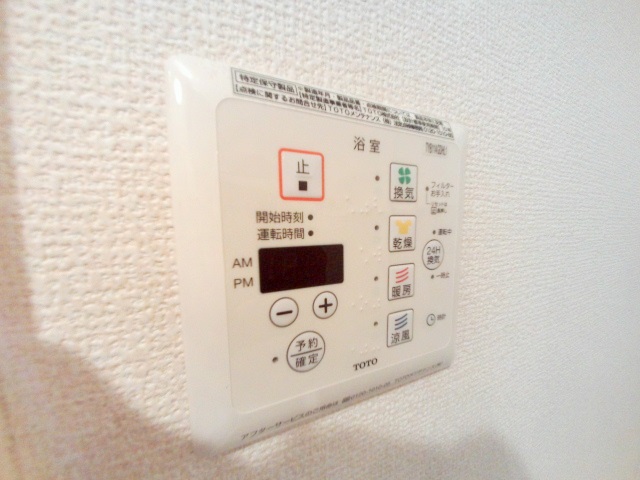 その他設備　雨の日などにあると便利な浴室乾燥機も完備