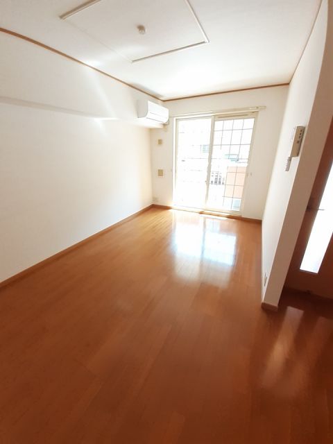 ＪＲ山陽本線 三原駅 バス乗車時間：30分 最寄りバス停で下車 徒歩7分 2階建 築21年の居間写真