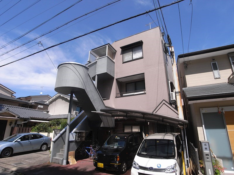 西村マンションの外観写真