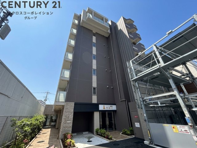 建物外観　敷地内に駐車場あります☆