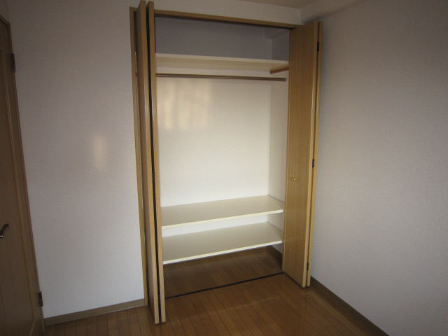 収納　写真は同マンションの他のお部屋です