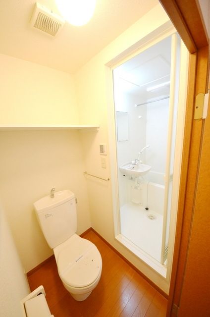 レオパレスADVANCEのトイレ写真