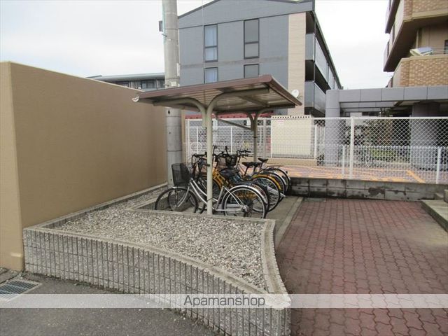 レオパレス中井町5の外観写真