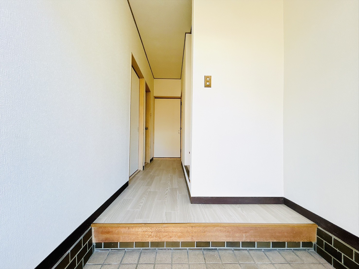 ＪＲ和歌山線 岩出駅 徒歩31分 2階建 築51年の玄関写真