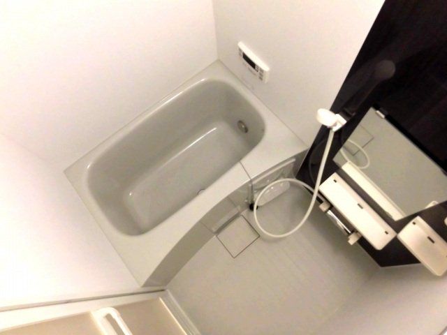 バス・シャワールーム　広めの浴室です。（追い焚き付）