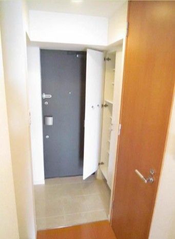 玄関　参考写真：別部屋タイプ